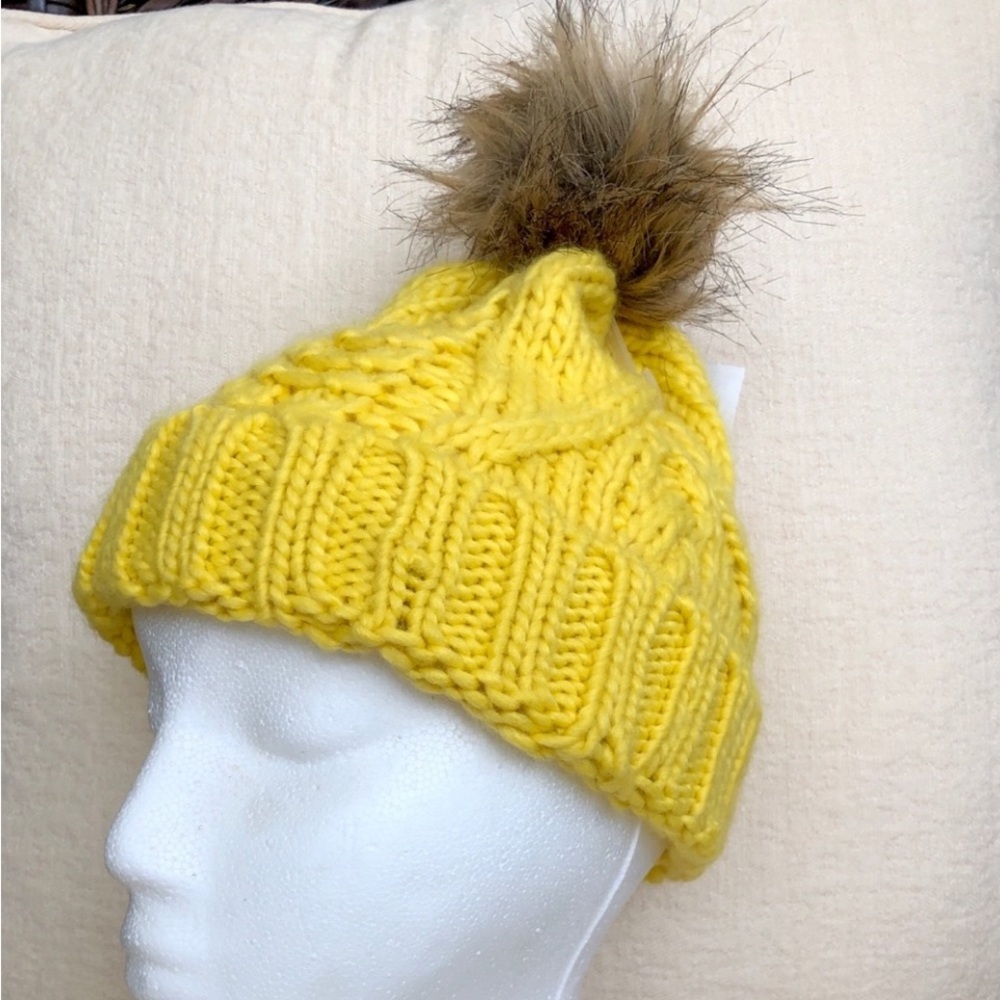 MAIRICES knit pom pom yellow beanie hat